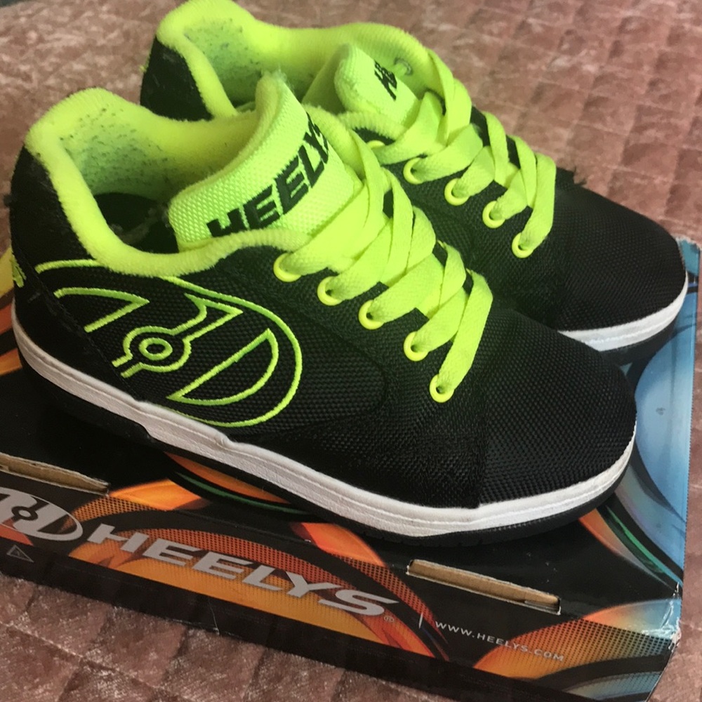 Heelys Skate shoes 😎